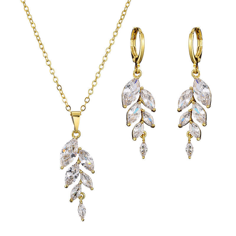 Accessoires: Halskette und Ohrhaken