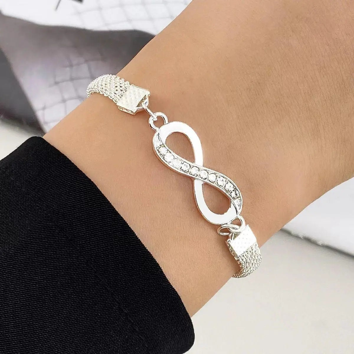 Diamond Accent Lucky Number Alloy Bracelet/Armband aus Legierung mit Glückszahl und Diamantakzenten