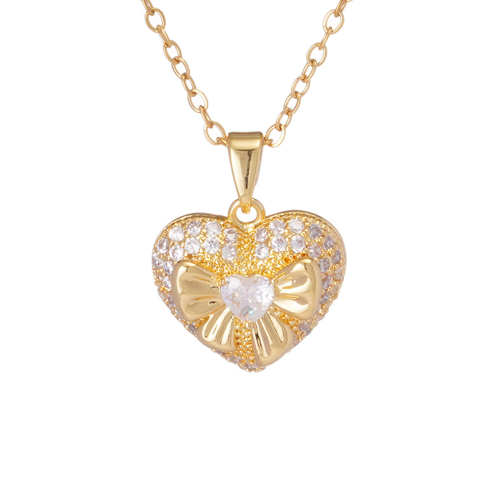Collar con colgante de corazón de acero de titanio con diseño microincrustado