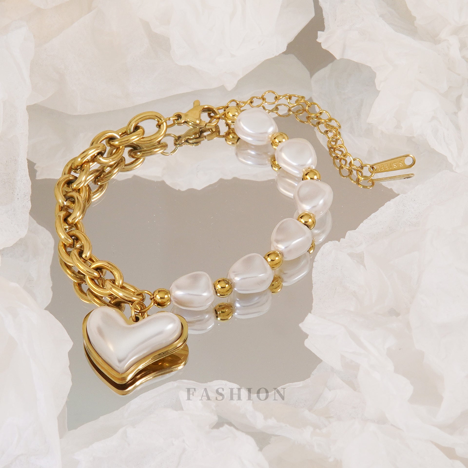 Irreguläres Perlenherz-Armband mit 18 Karat Goldauflage