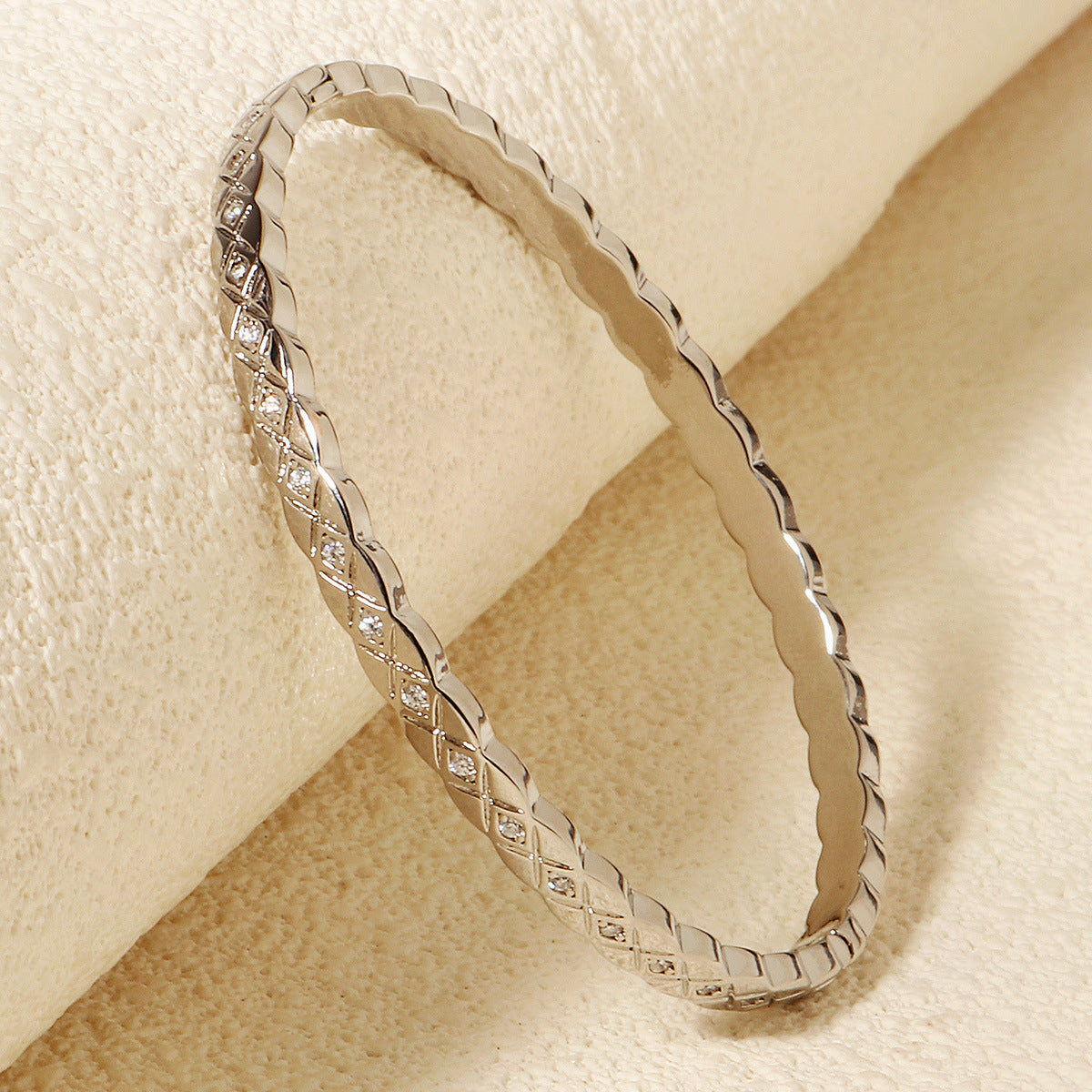 Elegantes vierblättriges Kleeblatt Kupferarmband/Elegante pulsera de cobre con diseño de trébol de cuatro hojas