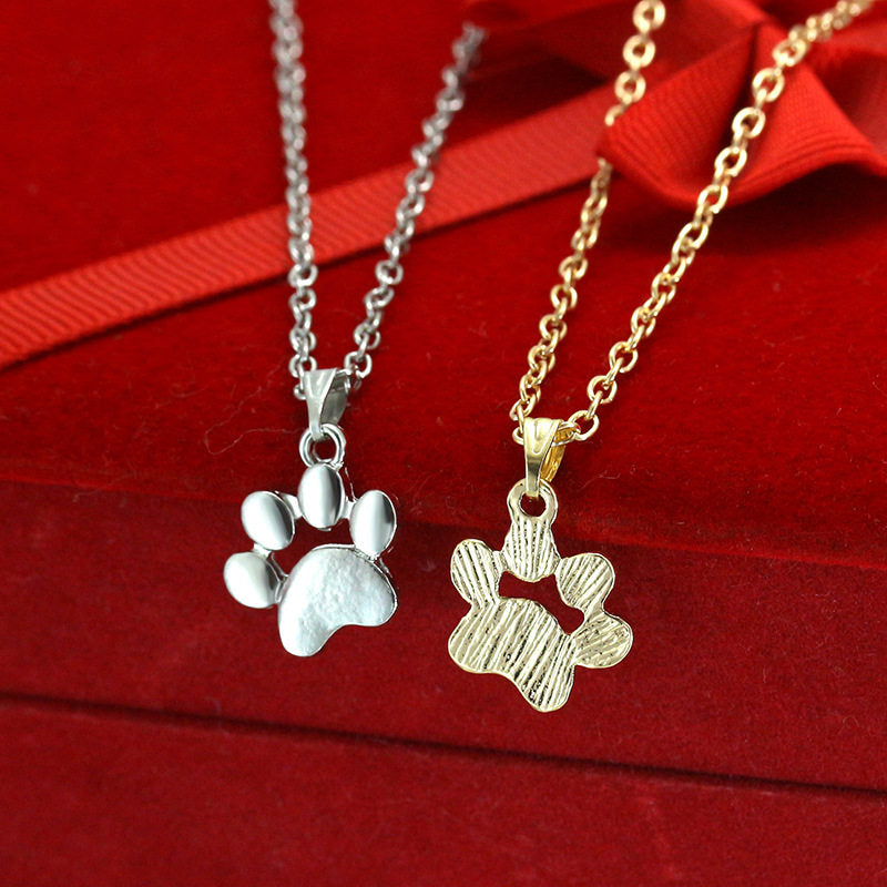 Collar con forma de pata de gato