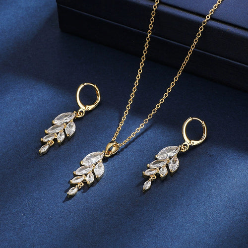 Accesorios: Collar y ganchos para pendientes