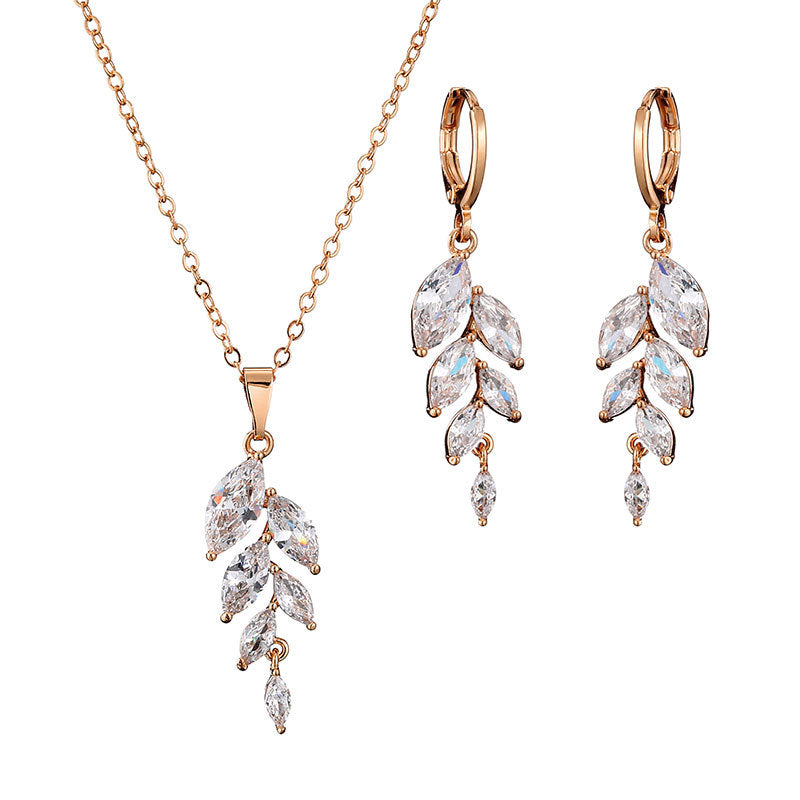 Accessoires: Halskette und Ohrhaken