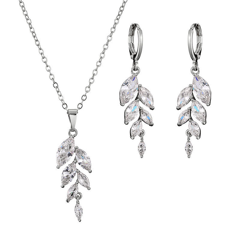 Accessoires: Halskette und Ohrhaken